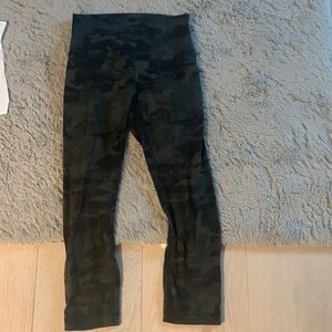 Green camo Lululemon leggings size 6 and length 23’
